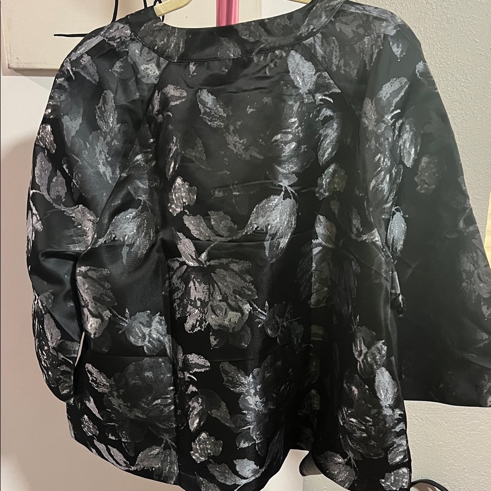 Isaac Mizrahi Black and Gray Floral Blouse - Picture 4 of 5